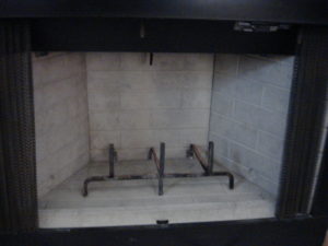 Refractory panels inside a prefab fireplace